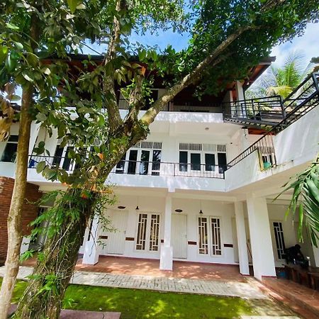 The Shade Brothers Hotel Katunayaka Exterior foto