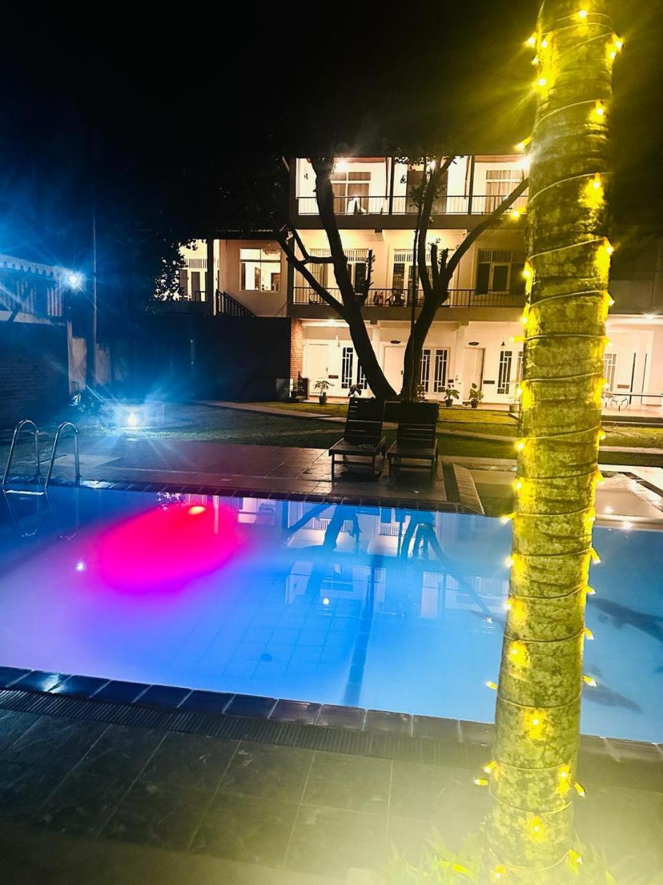The Shade Brothers Hotel Katunayaka Exterior foto
