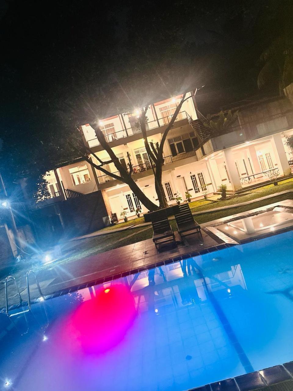 The Shade Brothers Hotel Katunayaka Exterior foto