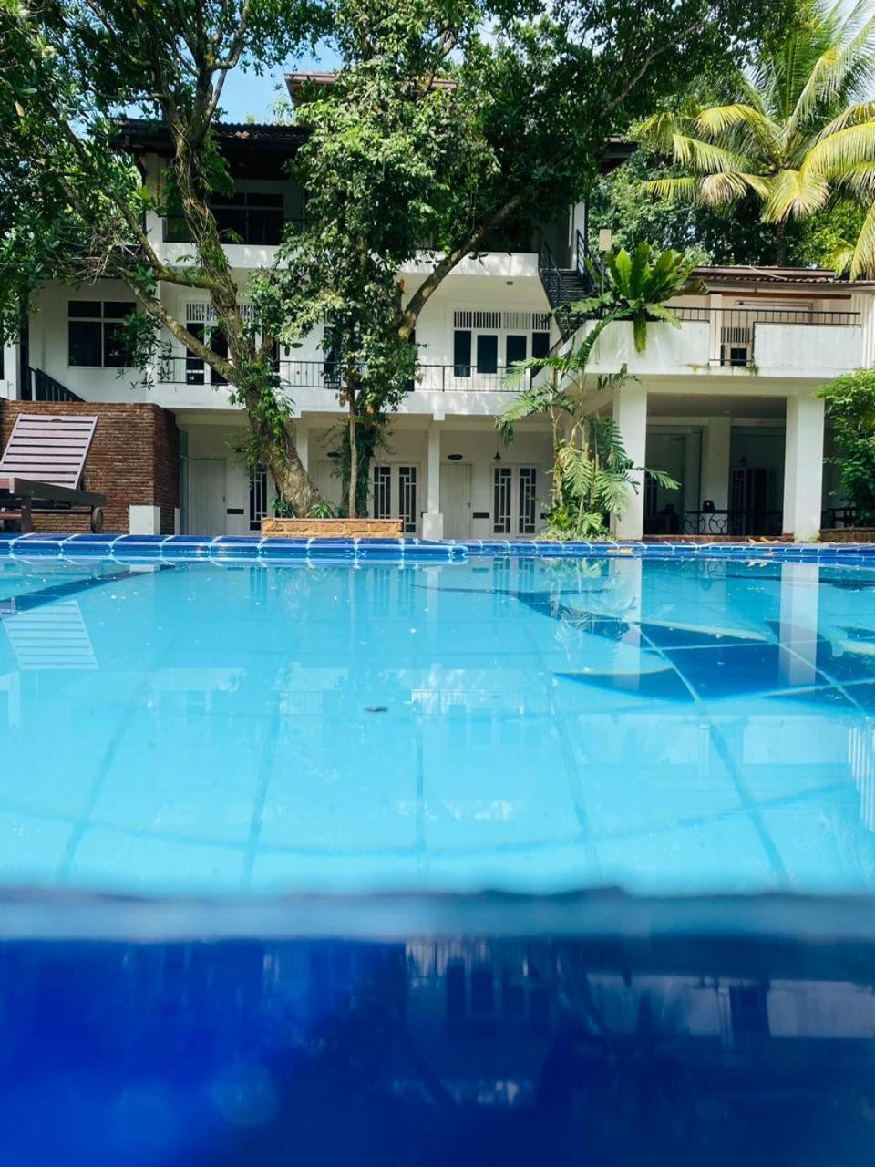 The Shade Brothers Hotel Katunayaka Exterior foto