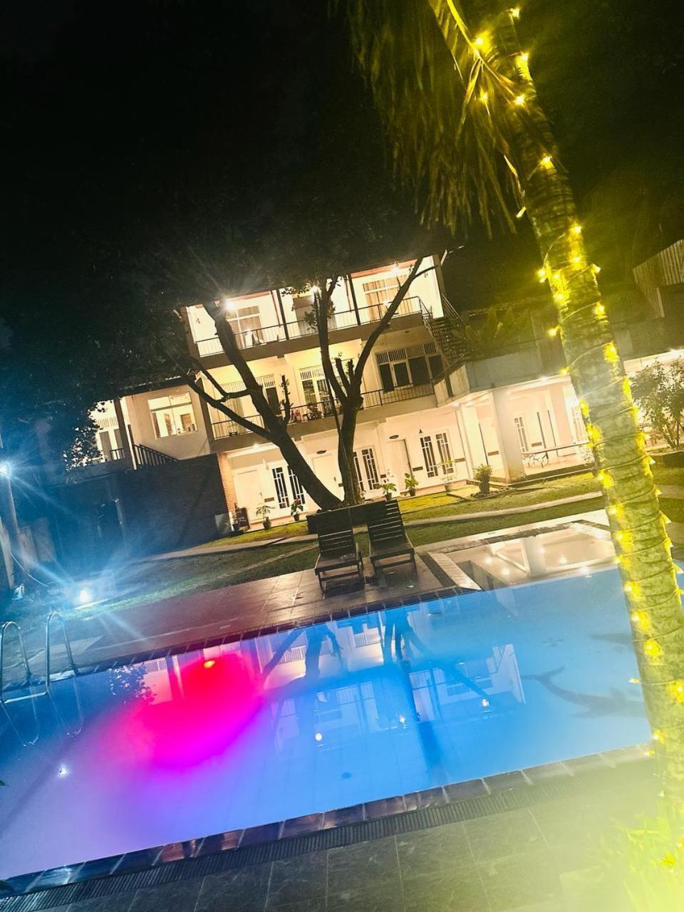 The Shade Brothers Hotel Katunayaka Exterior foto